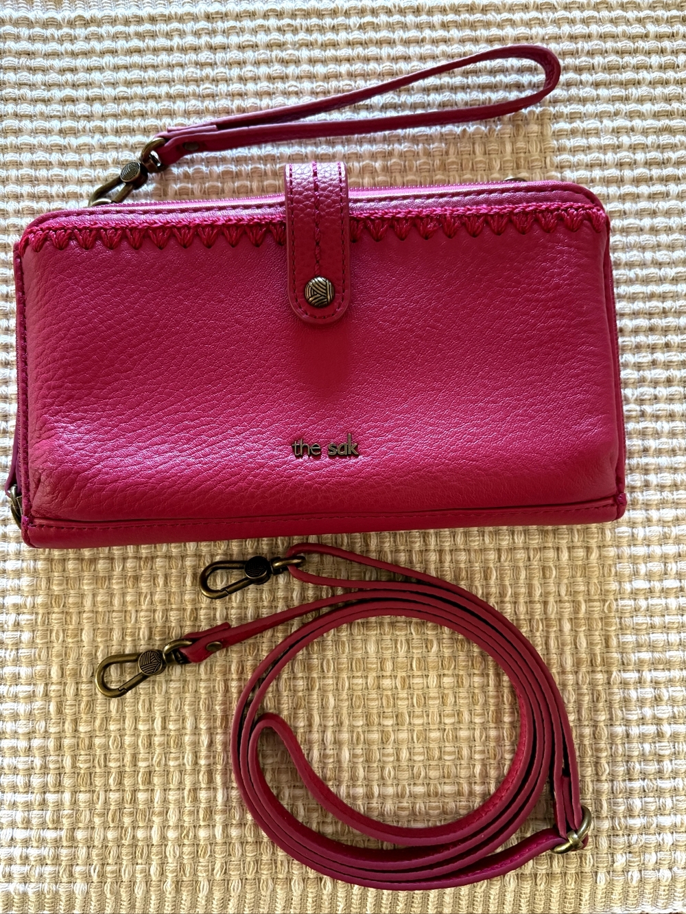 💗The Sak Fuschia/Hot Pink Leather Wristlet Crossbody Wallet